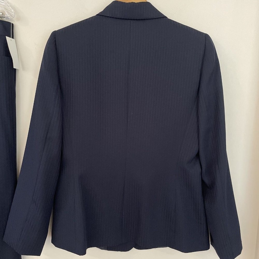 NWT-TAHARI ARTHUR S LEVINE WOMENS PINSTRIPE SUIT (2 PC) SZ.8 NAVY BLAZER & PANTS - Picture 3 of 12